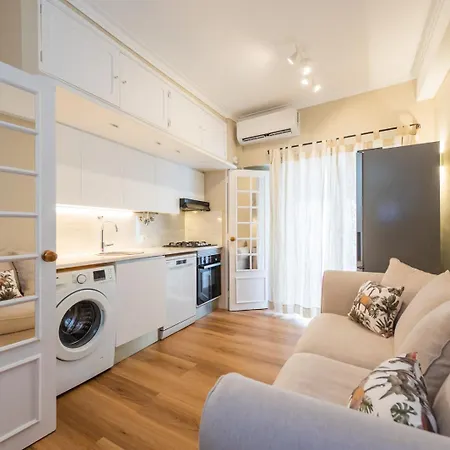 Lovely Corner Near Beach, Casino & Train Appartement *