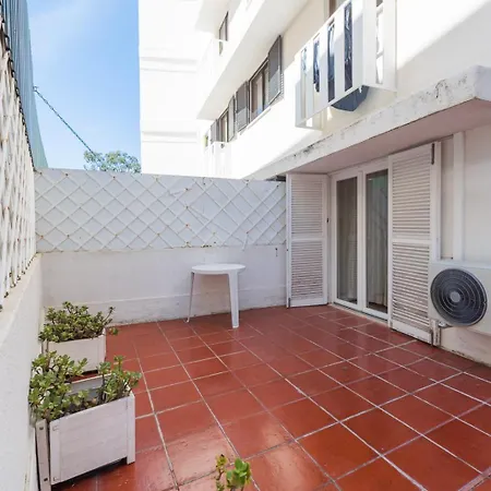Lovely Corner Near Beach, Casino & Train Appartement